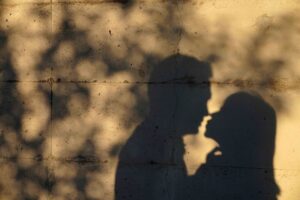 【悲報】彼女にキス断られたんだけど納得がいかない