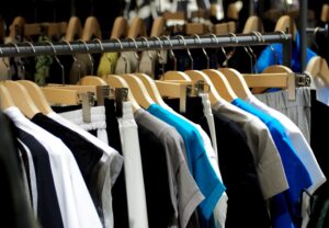 【悲報】古着屋で10万円で買ったジャケットがセカストで7千円で売られてた