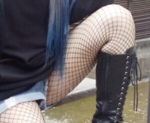【画像】太ももがえっちすぎる女子、通せんぼしてしまうwwwwww