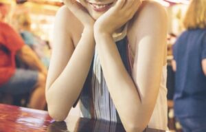 巨乳、牧場でヤギと戯れオパイが爆揺れしてしまうwwwwwww