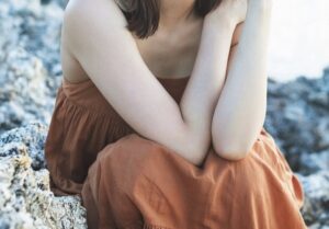 金髪美人さん、自慢のCカップ乳首を惜しげなくボロンwwwwwww