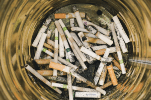 老人『60年間タバコ吸いまくってます』←平均寿命80歳以上で草