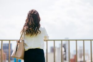 女社員「妊娠しました…！」オフィス「ﾊﾟﾁﾊﾟﾁ…」ワイ「エッチしたん？」