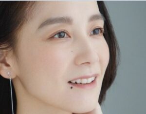 【画像】篠原ともえ(45)、鎖骨がエロすぎる【画像あり】