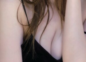色白で乳房デカいのにクッソ可愛い女子、見つかるwwwwww