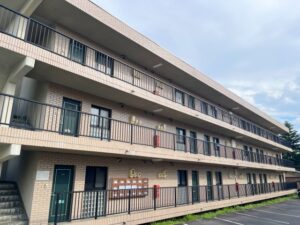 うちのアパートに普段鍵しめてない部屋があるんだけど