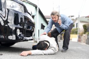 【動画】平和ボケしたアホ、車道を横断しようとして轢かれてしまうｗｗｗｗｗｗｗｗｗｗｗｗｗｗｗｗｗｗｗｗｗｗｗｗ