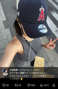 【画像】グラビアアイドル「とんでもなくでかいバッタがいた」