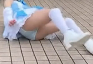 【動画】コスプレイヤーに水かけてえっちな動画作ろうずｗｗｗｗｗｗｗｗｗｗｗ