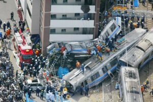 JR福知山線脱線事故(107名死亡・562名負傷)　👈これ