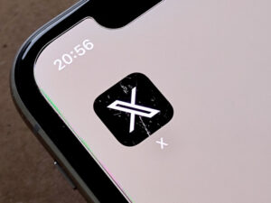 【人生終了】職場の休憩中にX開いたらエロ同人音声が流れて人生終わった