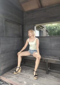 【画像】撮影で千葉県木更津にやって来たAV女優さん、文句言いまくるw