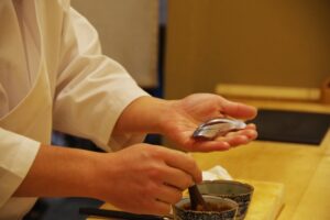 【画像】寿司屋で3500円の寿司頼んだら雑草の入った寿司食わされた