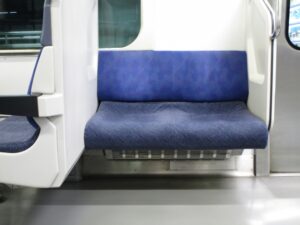 【画像】酔っ払いギャル、電車でパンツ丸出しで爆睡してしまうｗｗｗｗｗｗ【他103枚】