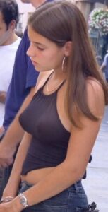 【画像】海外女子のノーブラなのにツンと張ったお●ぱいｗｗｗｗ