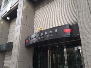 ぼく「近所の人に頭おかしいっていわれてて…」警察「それって妄想じゃないの？w」