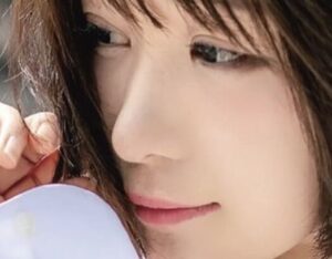【画像】このフリー素材の女性、お■ぱいがデカすぎるwwwwwwww