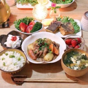 【飯テロ】毎日こういう朝ごはん作ってくれる美人妻が欲しい