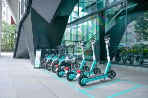 【画像】公道の覇者LUUP、 無免許のラインを超えた新機体が爆誕