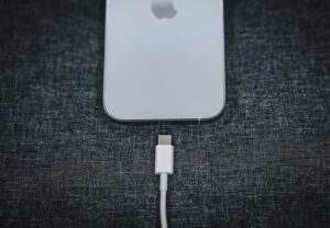 【悲報】ワイのiPhone8、なぜか死亡