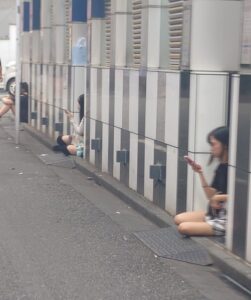 【画像】立ちんぼさん、令和の遊郭化してしまうwwwwwwwww