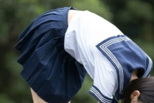 【画像】生足がスラっと健康的すぎる女子高生、見つかるwwwwwwwwww