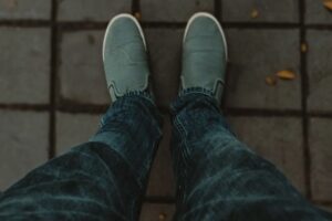 【悲報】お前らが勃起しながら歩いてるの、女にバレバレだった事が判明