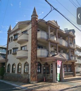 【画像】公明党党首の事務所がまるでラブホテルみたいだと話題に