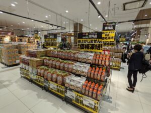 お前ら｢トップバリューはやめとけ！｣ワイ｢またまたｗこのレトルトカレー(170円)食ってみるか…｣