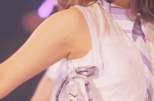 【悲報】大人気女子アナ『男のヒゲはキモい』←賛否両論へ