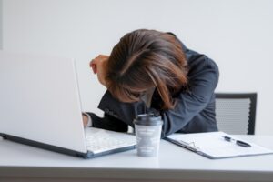 職場などで女子を悩ませている「おぢアタック」の詳細がこれ