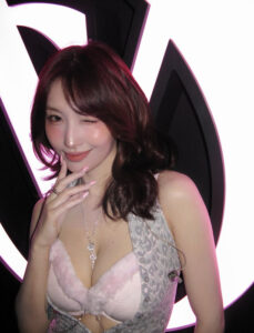 【画像】TWICE💕、とんでもないエチエチ衣装を着てしまう