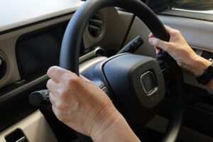 【画像】80代男性、屋上駐車場からスーパーにダイナミック入店ｗｗｗｗｗｗｗｗｗｗ