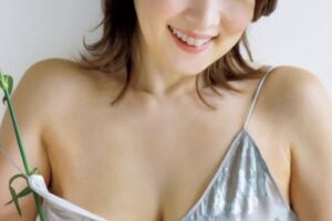 【画像】元おニャン子クラブB組の山崎真由美、32年ぶりに脱ぐ