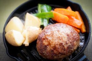 【画像】彡(^)(^)「1kgハンバーグを15分以内に完食でタダやて？余裕やん♪」→結果ｗｗｗｗｗｗ