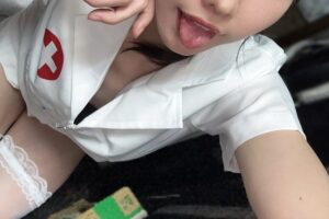 【画像】地元のハメ友ちゃん、コンビニバイトの休憩中にヌキヌキタイム