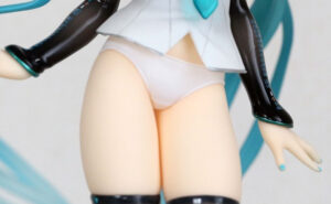 【画像】初音ミクってよく見たらスケベな身体してるよな