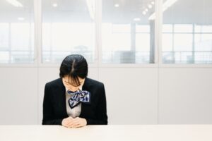 【動画】アナウンサーさん、ニュース読み上げ中に突然泣き出してしまうｗｗｗｗｗｗｗｗｗ