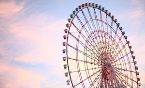 【動画】陽キャ「あっババアだ！ぶん回したろ！」