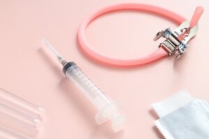 採血ワイ（頼むぞ…！！） 若くてかわいい女「こんにちはー(笑顔)」