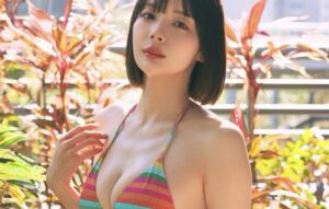 【画像】役満ボディーこと岡田紗佳、お前らの好きな黒髪ロングになる