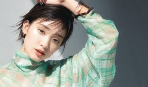 【画像】剛力彩芽さん（33）、おっぱいが溢れ出てしまう