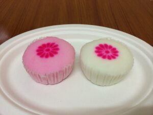 【悲報】ババァ客「どっちの饅頭がいい？」バイト「どっちでも」→逮捕ｗｗｗｗｗｗ