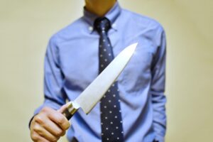 【悲報】独身のまま40代を迎えた男、やべえのしか居ない