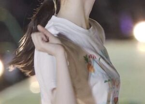 【画像】高校1年生とは思えないドデカお乳ビキニwwwwwwwwwww