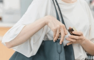 【動画】バイク女子さん、対向車線にハミ出して無事死亡