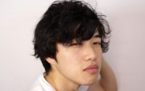 【画像】ワイの髪型、ワックスつけても救いようがないと話題に