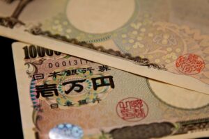 彼女「ねぃねぃ、結婚も視野に入ってきたわけだし給料教えてほしいナリ」ワイ「16万だよ」