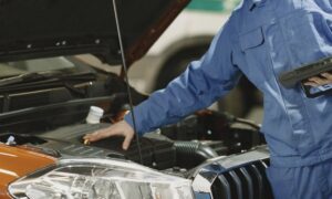 【画像】自動車整備士の給与の現実ｗｗｗｗｗｗｗ