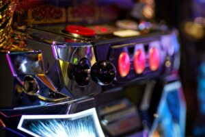 【画像】そこそこ人気のパチンコパチスロ演者が一番稼いだ年の年収ｗｗｗｗｗｗｗｗ